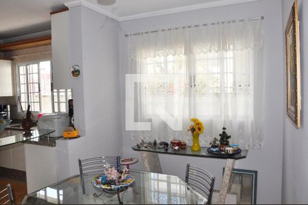 Casa à venda com 160m², 3 quartos e 2 vagasCozinha e copa