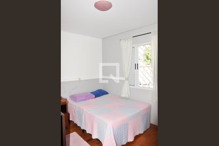 Casa à venda com 160m², 3 quartos e 2 vagasQuarto 01 com Armário