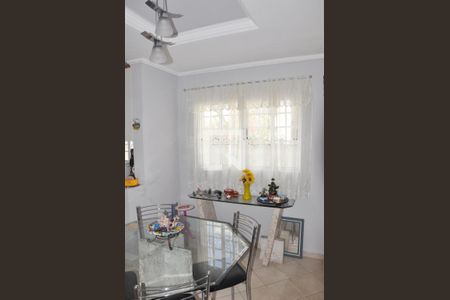 Casa à venda com 160m², 3 quartos e 2 vagasCozinha e copa