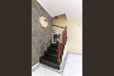 Escada de casa à venda com 5 quartos, 200m² em Parque Pinheiros, Taboão da Serra