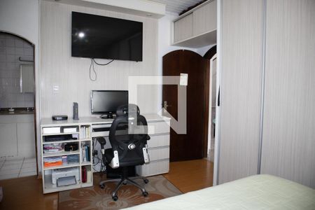 Suíte de casa à venda com 5 quartos, 400m² em Vila Nilo, São Paulo