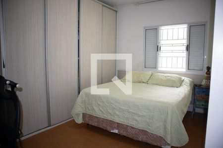 Suíte de casa para alugar com 6 quartos, 400m² em Vila Nilo, São Paulo