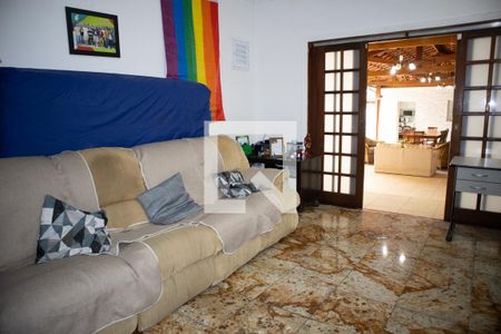 Casa à venda com 400m², 5 quartos e 8 vagasSala de Serviço