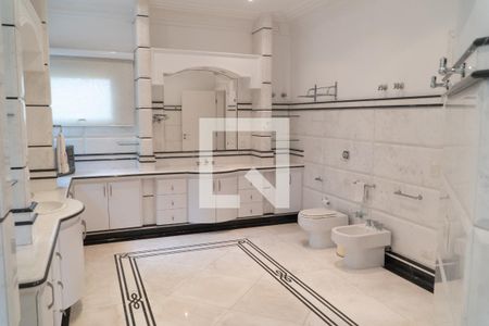 Casa à venda com 1000m², 4 quartos e 8 vagas Casa à venda com 1000m², 4 quartos e 8 vagasBanheiro da Suíte 1