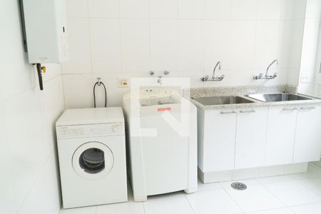 Casa à venda com 1000m², 4 quartos e 8 vagas Casa à venda com 1000m², 4 quartos e 8 vagasLavanderia