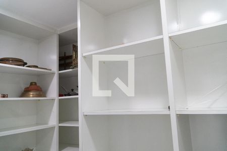 Casa à venda com 1000m², 4 quartos e 8 vagas Casa à venda com 1000m², 4 quartos e 8 vagasDespensa