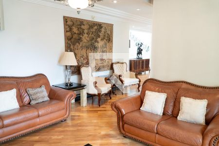 Casa à venda com 1000m², 4 quartos e 8 vagas Casa à venda com 1000m², 4 quartos e 8 vagasSala 4