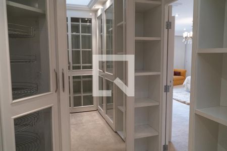 Casa à venda com 1000m², 4 quartos e 8 vagas Casa à venda com 1000m², 4 quartos e 8 vagasCloset 1 da suíte 1