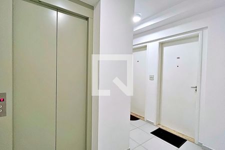 Apartamento à venda com 57m², 2 quartos e 2 vagas Apartamento à venda com 57m², 2 quartos e 2 vagasHall de entrada