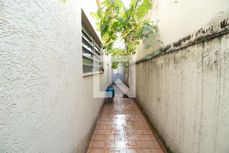 Casa à venda com 250m², 3 quartos e 2 vagasCorredor