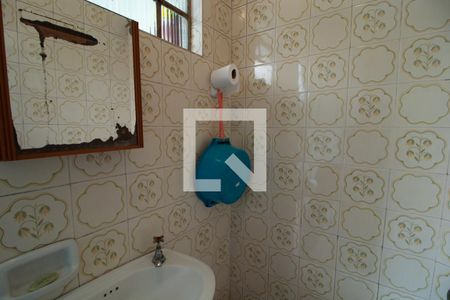 Casa à venda com 250m², 3 quartos e 2 vagasBanheiro de Serviço