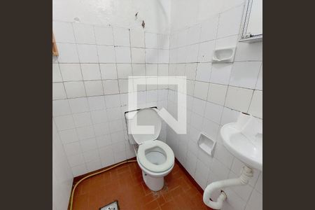Casa para alugar com 60m², 2 quartos e 1 vaga Casa para alugar com 60m², 2 quartos e 1 vagaBanheiro