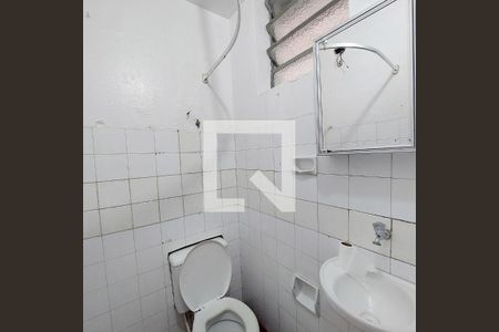 Casa para alugar com 60m², 2 quartos e 1 vaga Casa para alugar com 60m², 2 quartos e 1 vagaBanheiro