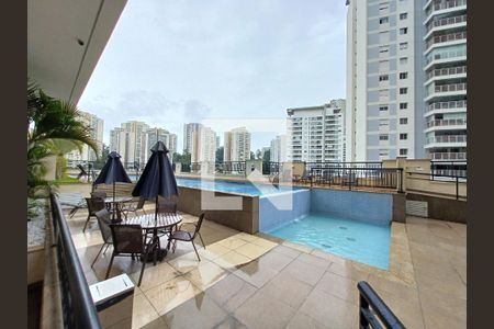 Apartamento à venda com 96m², 2 quartos e 4 vagas Apartamento à venda com 96m², 2 quartos e 4 vagasPiscina