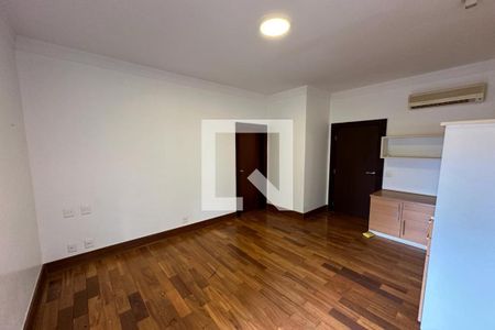 Casa de condomínio para alugar com 615m², 6 quartos e 2 vagasQuarta Suíte