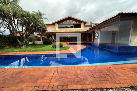 Casa de condomínio para alugar com 615m², 6 quartos e 2 vagas Casa de condomínio para alugar com 615m², 6 quartos e 2 vagasQuintal - Piscina