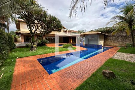 Casa de condomínio para alugar com 615m², 6 quartos e 2 vagas Casa de condomínio para alugar com 615m², 6 quartos e 2 vagasQuintal - Piscina