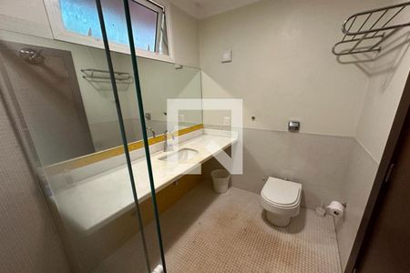 Casa de condomínio para alugar com 615m², 6 quartos e 2 vagasBanheiro Externo