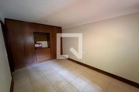 Casa de condomínio para alugar com 615m², 6 quartos e 2 vagasSuíte de Serviços