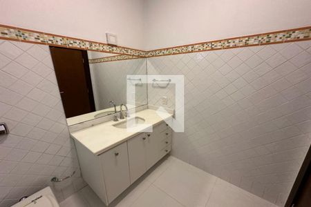 Casa de condomínio para alugar com 615m², 6 quartos e 2 vagasBanheiro da Quinta Suíte