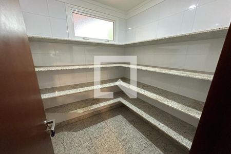 Casa de condomínio para alugar com 615m², 6 quartos e 2 vagasDispensa