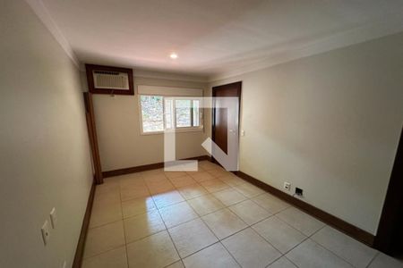 Casa de condomínio para alugar com 615m², 6 quartos e 2 vagasSuíte de Serviços