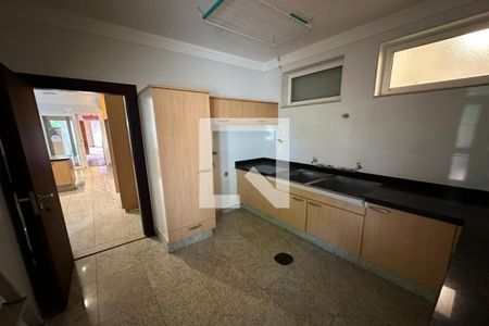 Casa de condomínio para alugar com 615m², 6 quartos e 2 vagas Casa de condomínio para alugar com 615m², 6 quartos e 2 vagasLavanderia