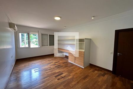 Casa de condomínio para alugar com 615m², 6 quartos e 2 vagasQuinta Suíte