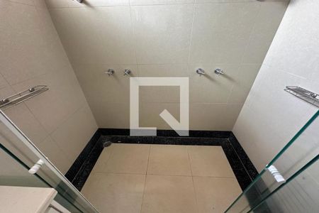 Casa de condomínio para alugar com 615m², 6 quartos e 2 vagas Casa de condomínio para alugar com 615m², 6 quartos e 2 vagasBanheiro da Suíte Master