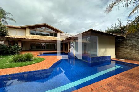 Casa de condomínio para alugar com 615m², 6 quartos e 2 vagasQuintal - Piscina