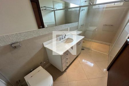 Casa de condomínio para alugar com 615m², 6 quartos e 2 vagasBanheiro Suíte Piso Inferior