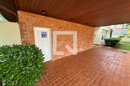 Casa de condomínio para alugar com 615m², 6 quartos e 2 vagas Casa de condomínio para alugar com 615m², 6 quartos e 2 vagasGaragem - Fachada