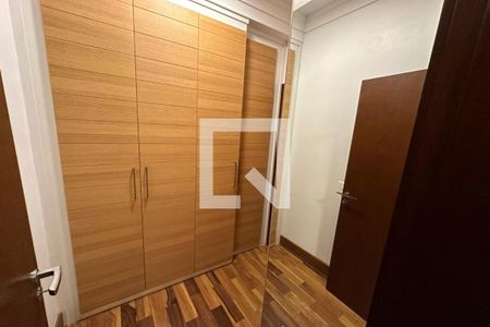 Casa de condomínio para alugar com 615m², 6 quartos e 2 vagasCloset da Terceira Suíte