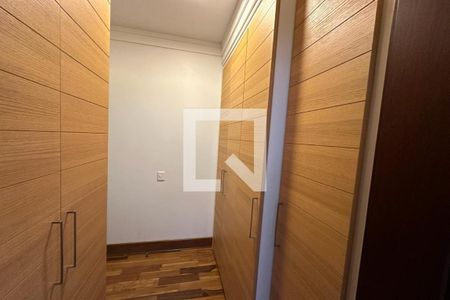 Casa de condomínio para alugar com 615m², 6 quartos e 2 vagasCloset da Terceira Suíte
