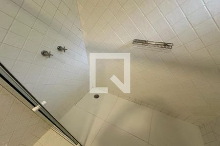 Casa de condomínio para alugar com 615m², 6 quartos e 2 vagasBanheiro da Quinta Suíte