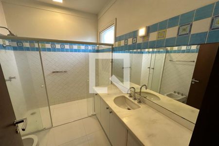 Casa de condomínio para alugar com 615m², 6 quartos e 2 vagas Casa de condomínio para alugar com 615m², 6 quartos e 2 vagasBanheiro da Quarta Suíte