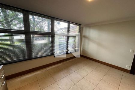 Casa de condomínio para alugar com 615m², 6 quartos e 2 vagasEscritório