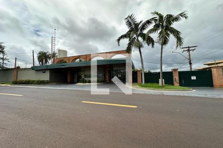 Casa de condomínio para alugar com 615m², 6 quartos e 2 vagas Casa de condomínio para alugar com 615m², 6 quartos e 2 vagasFachada do Condomínio