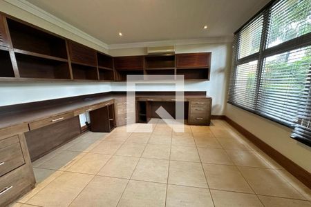 Casa de condomínio para alugar com 615m², 6 quartos e 2 vagas Casa de condomínio para alugar com 615m², 6 quartos e 2 vagasEscritório