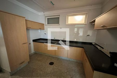 Casa de condomínio para alugar com 615m², 6 quartos e 2 vagasLavanderia