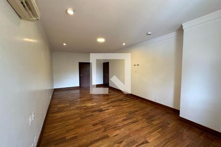 Casa de condomínio para alugar com 615m², 6 quartos e 2 vagas Casa de condomínio para alugar com 615m², 6 quartos e 2 vagasSuíte Master