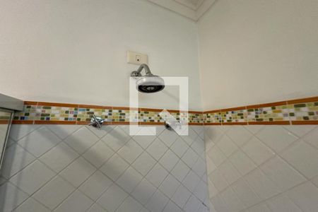 Casa de condomínio para alugar com 615m², 6 quartos e 2 vagas Casa de condomínio para alugar com 615m², 6 quartos e 2 vagasBanheiro da Quinta Suíte