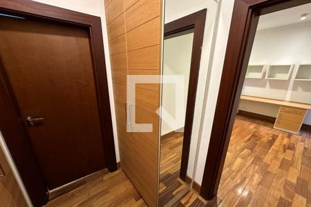 Casa de condomínio para alugar com 615m², 6 quartos e 2 vagasCloset da Terceira Suíte