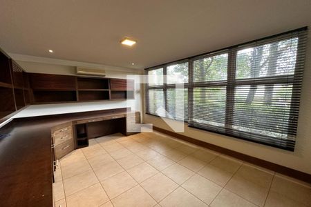 Casa de condomínio para alugar com 615m², 6 quartos e 2 vagasEscritório
