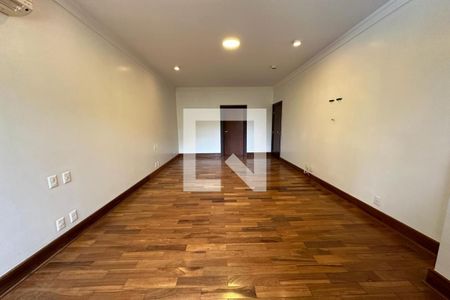 Casa de condomínio para alugar com 615m², 6 quartos e 2 vagas Casa de condomínio para alugar com 615m², 6 quartos e 2 vagasSuíte Master