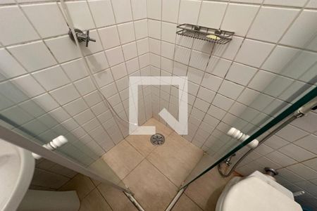 Casa de condomínio para alugar com 615m², 6 quartos e 2 vagas Casa de condomínio para alugar com 615m², 6 quartos e 2 vagasBanheiro da Suíte de Serviços