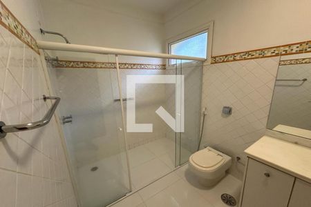 Casa de condomínio para alugar com 615m², 6 quartos e 2 vagas Casa de condomínio para alugar com 615m², 6 quartos e 2 vagasBanheiro da Quinta Suíte