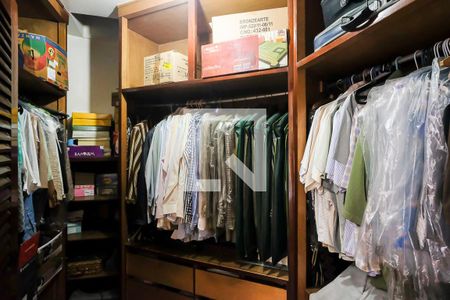 Casa à venda com 600m², 3 quartos e 4 vagasCloset Suíte 