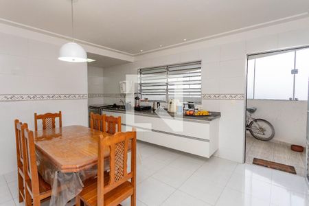 Casa para alugar com 220m², 4 quartos e 2 vagasCozinha 