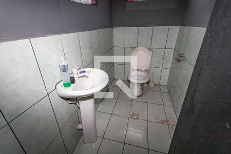 Casa para alugar com 220m², 4 quartos e 2 vagasSalão - banheiro 1